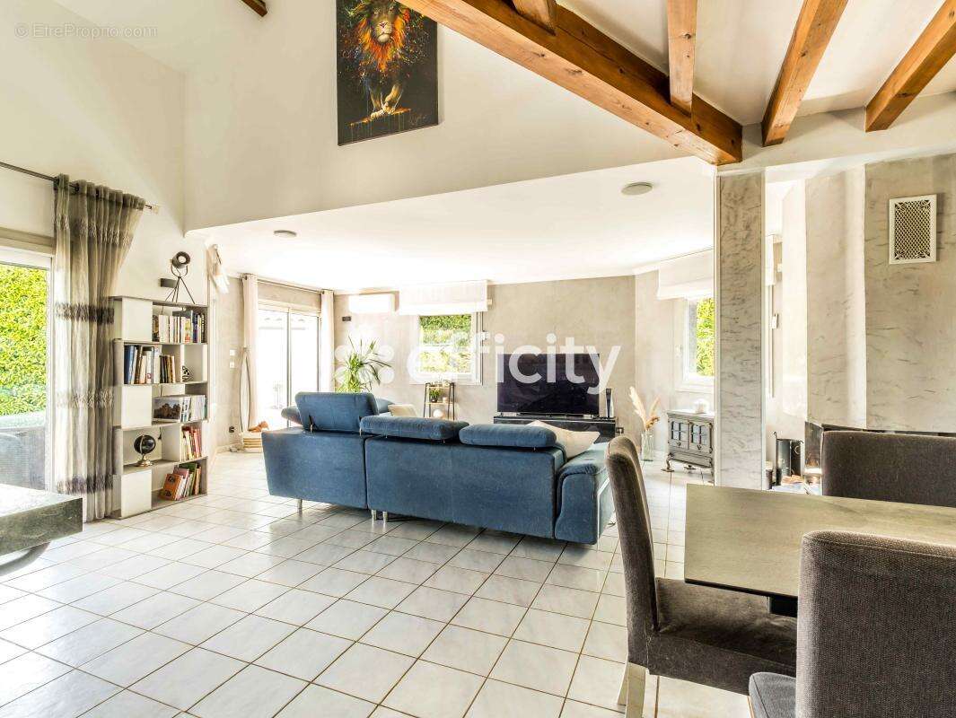 Maison à LIMAS