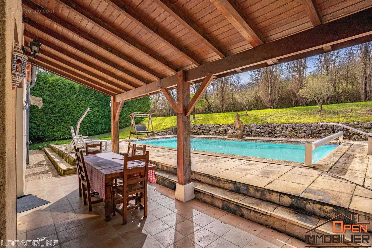 Appartement à ALLEZ-ET-CAZENEUVE