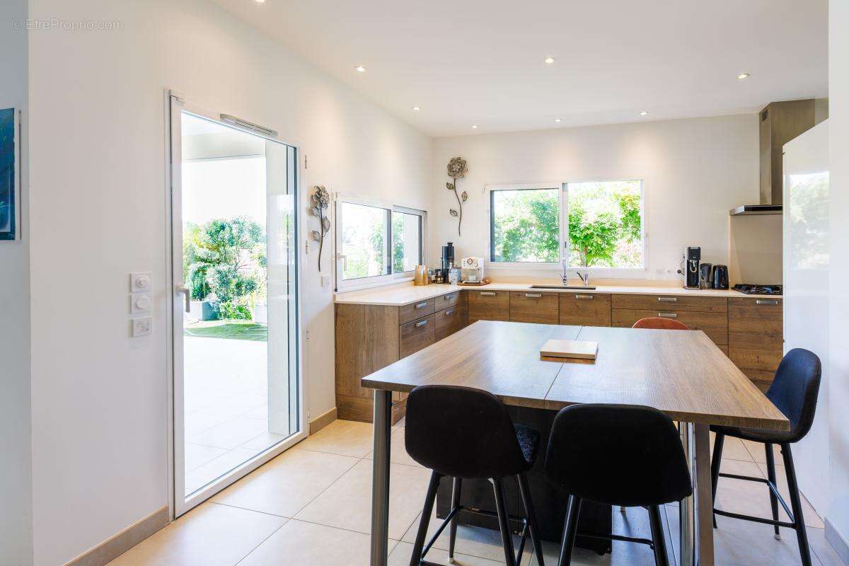 Maison 147 m² à Saint-Loup-Cammas  - photo 2