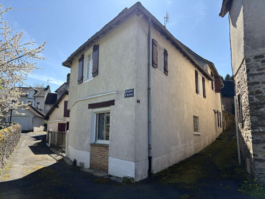 Maison à ARNAC-POMPADOUR