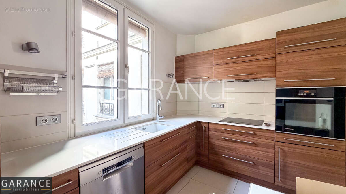 Appartement à PARIS-14E