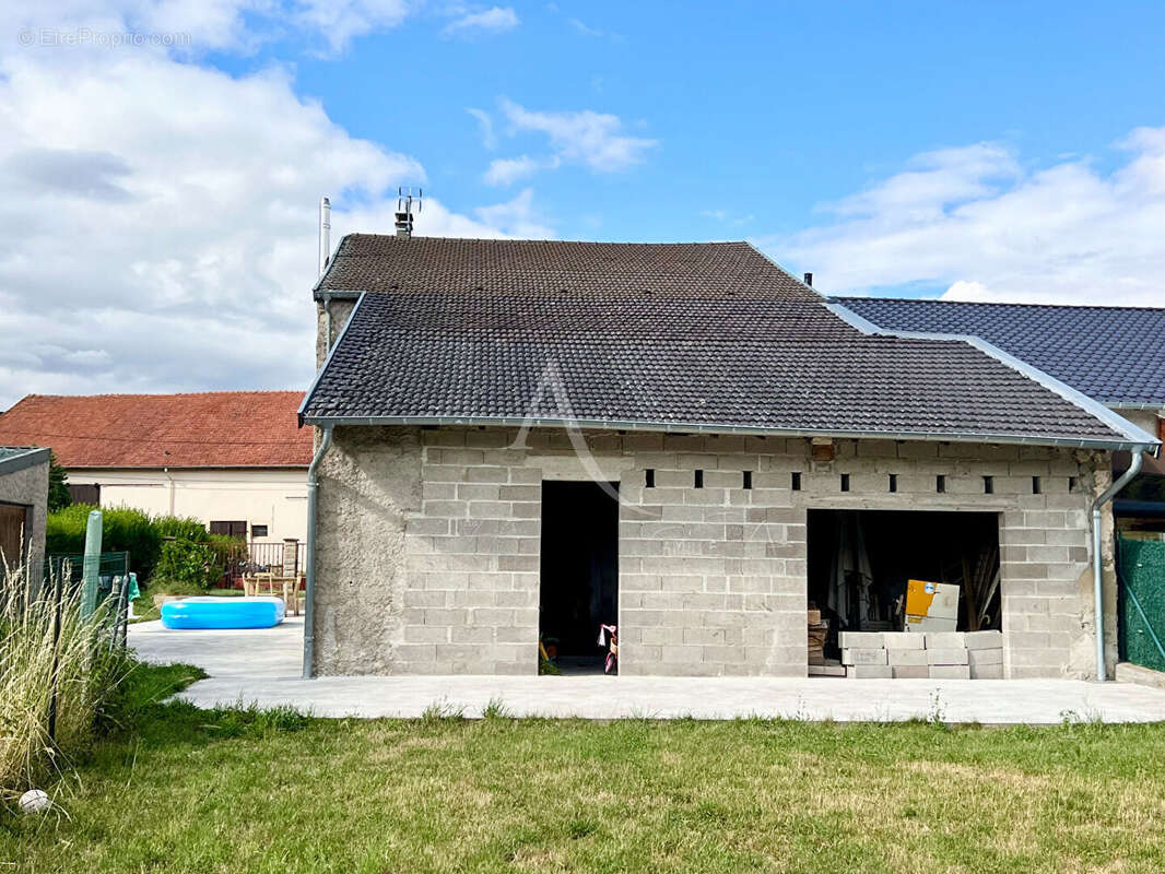 Maison de campagne avec beaux volumes, jardin et fort potentiel Environnement calme et verdoyant - photo 13