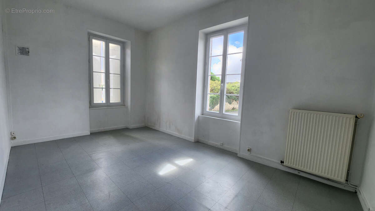 Maison en pierre avec 4 chambres et beau terrain - photo 12