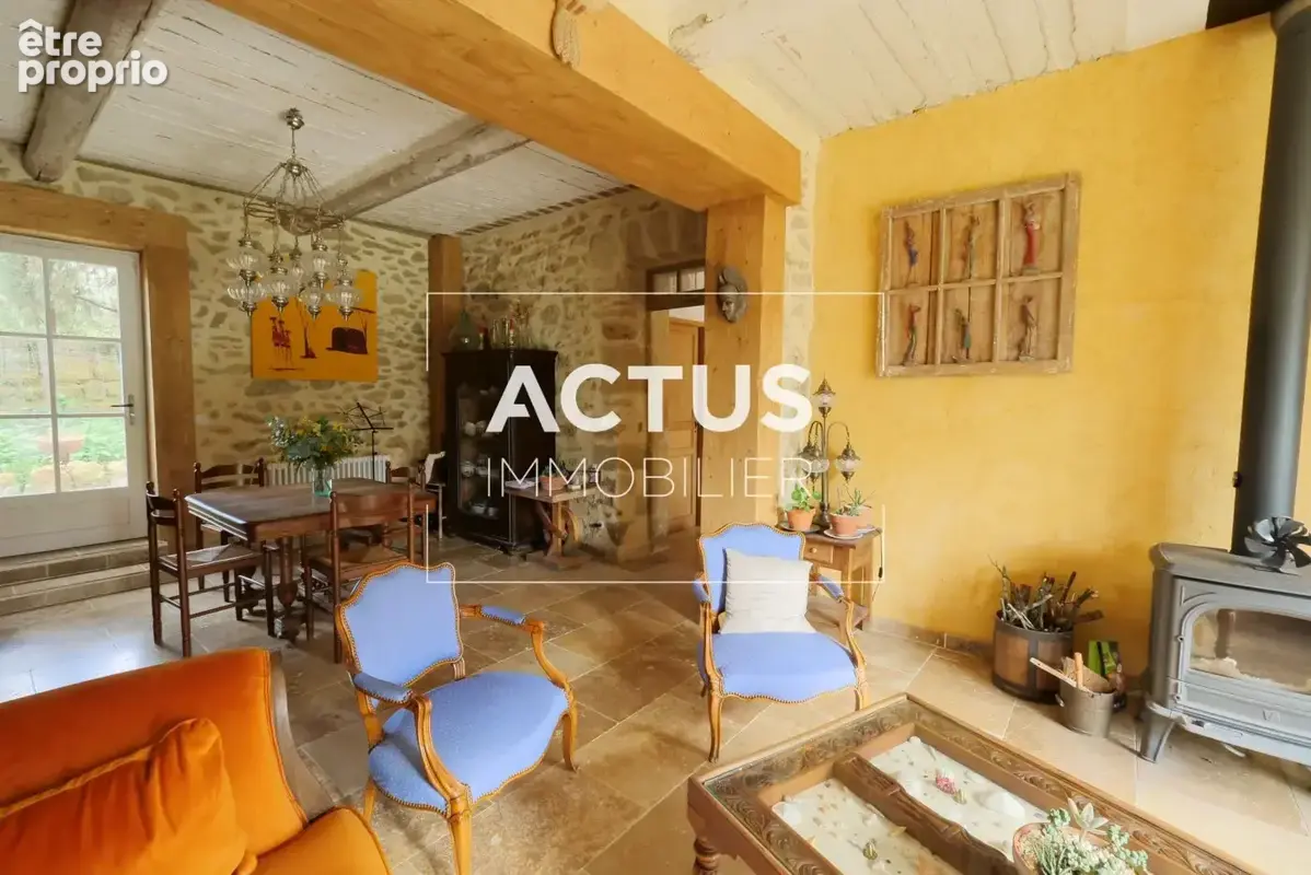 Maison 8 pièces 232 m² à vendre à Cornillon-Confoux (13250) - photo 3