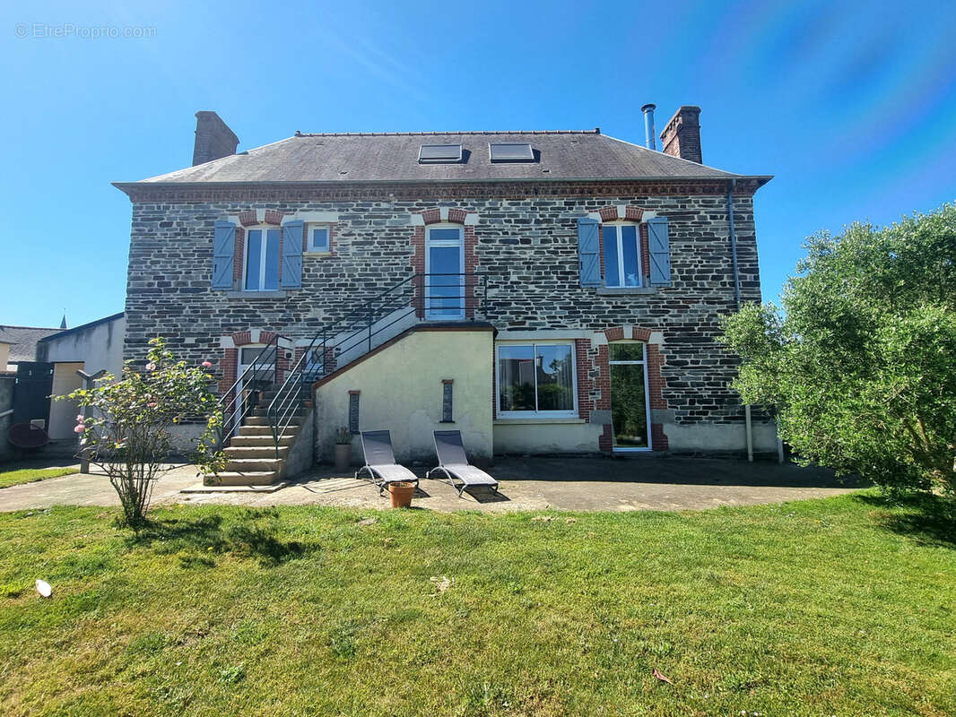 Propriété de caractère en pierre 9 pièces 197m2 hab - BOURGBARRE - photo 2
