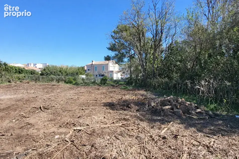 Terrain à LA CRAU