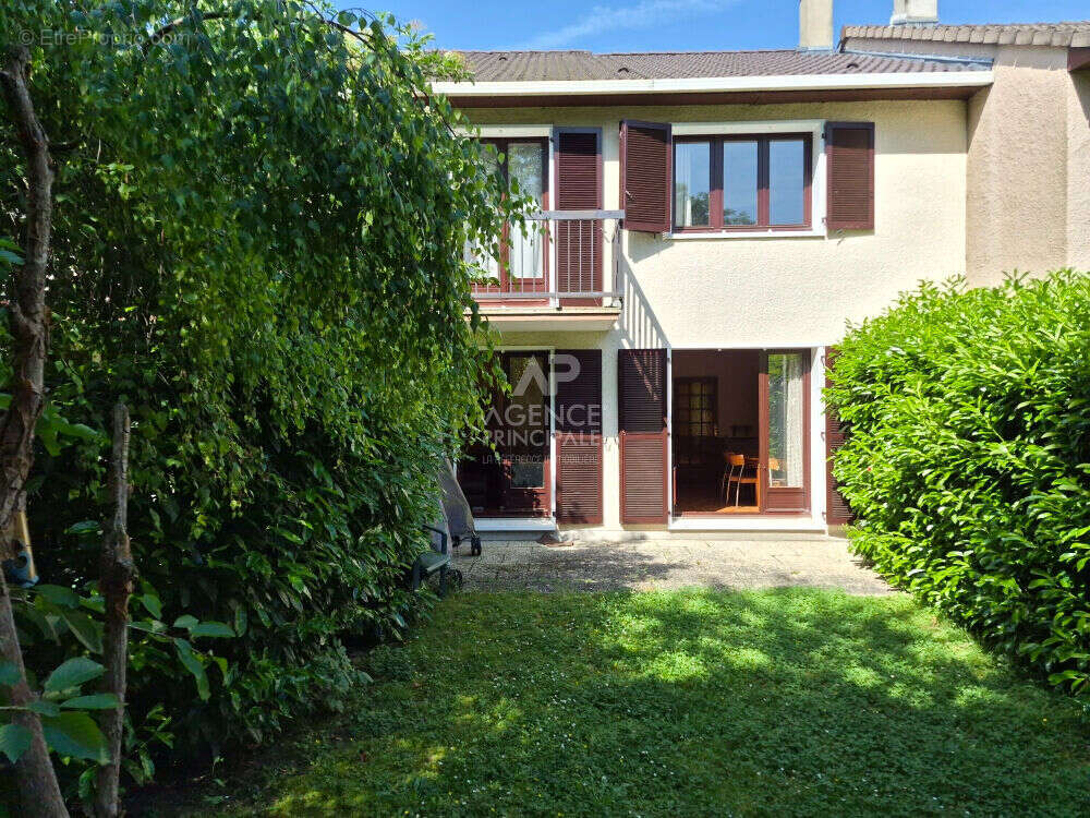 Maison Saint Germain En Laye 7 pièce(s) 140 m2 - photo 2