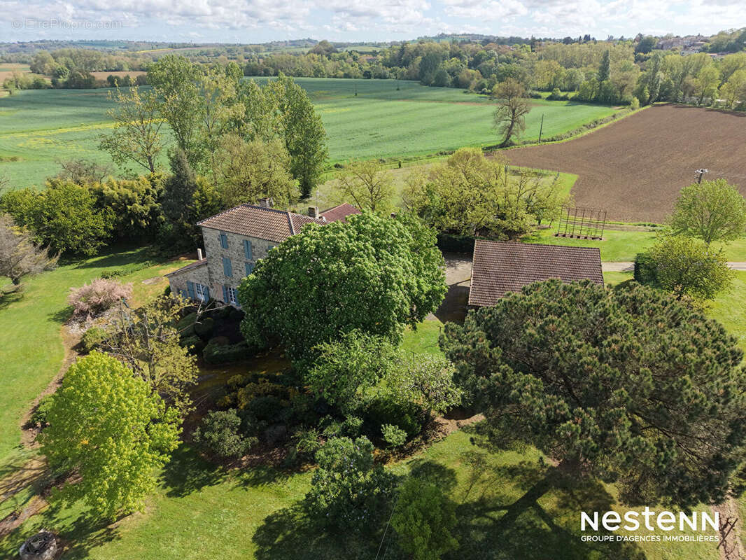 A Vendre Bâtisse en pierre de 310 m² avec dépendances sur une propriété de plus de 1,8 ha - photo 5