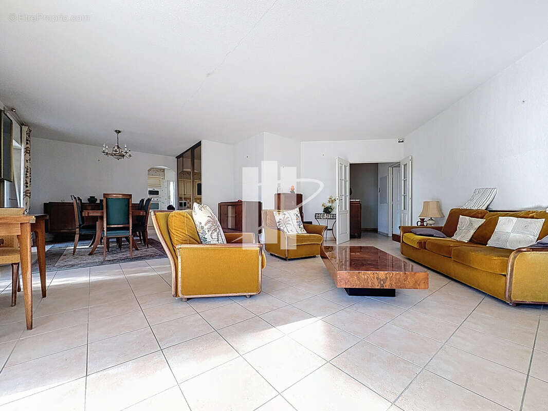 - Appartement type 5 Pièces  - Cœur de Boulouris - Résidence Prestigieuse - - photo 9