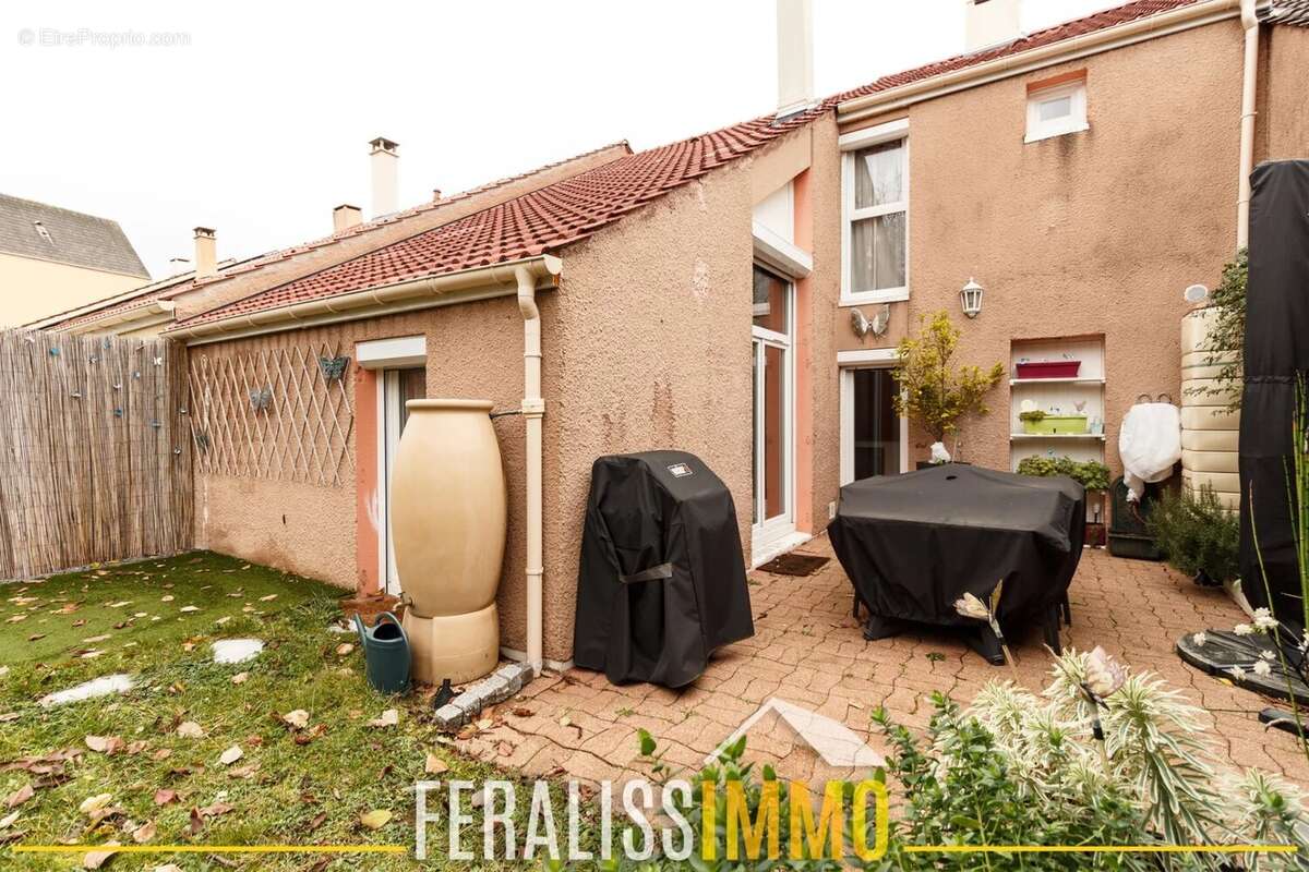 Maison à JOUY-LE-MOUTIER