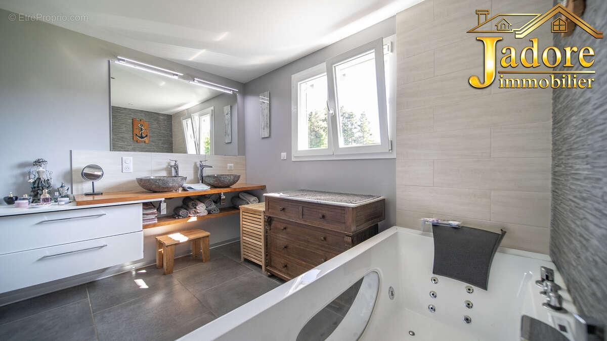 *** TROP TARD *** Maison familiale secteur prisé - photo 16