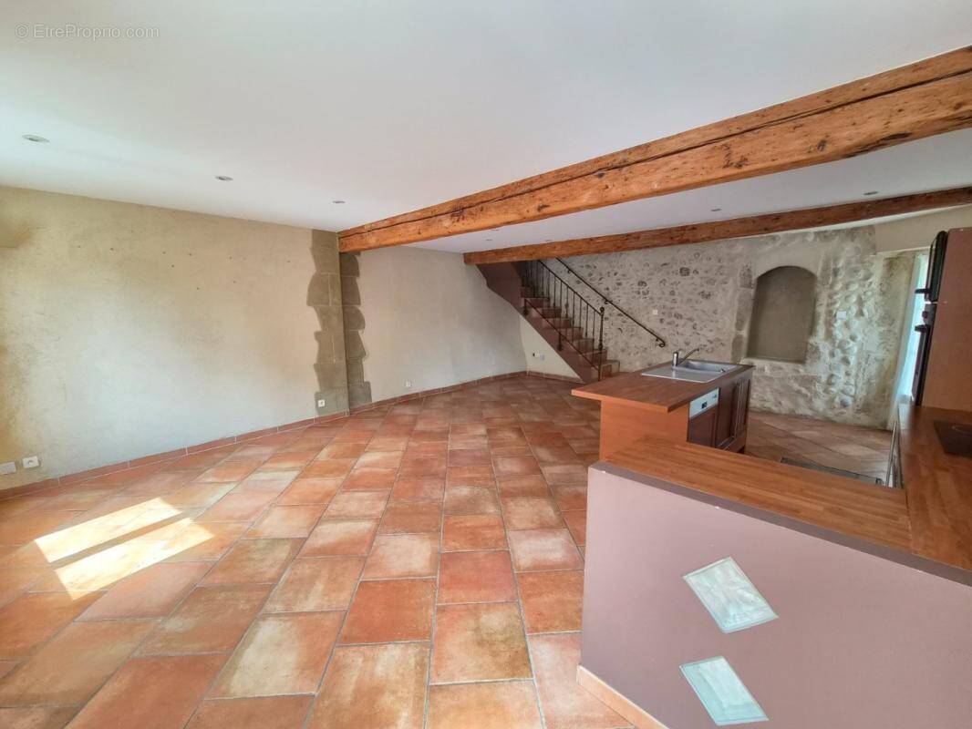 Maison à MONTELIER