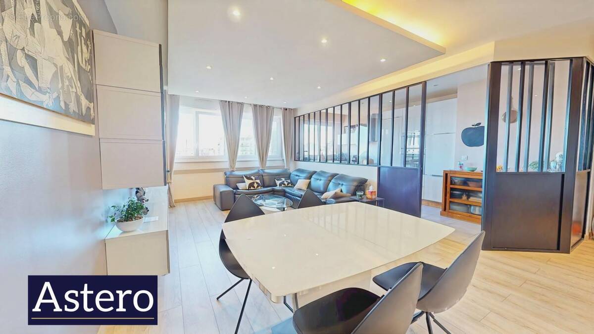 Appartement à COURBEVOIE