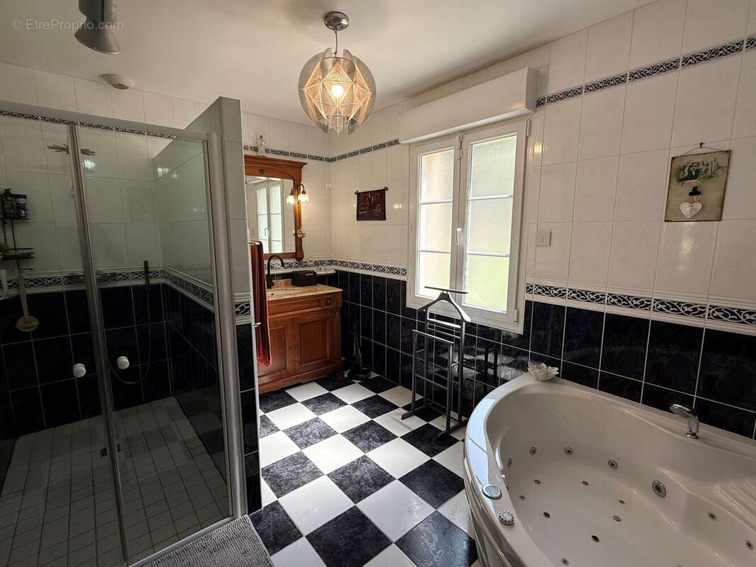 Maison à MONTGIVRAY