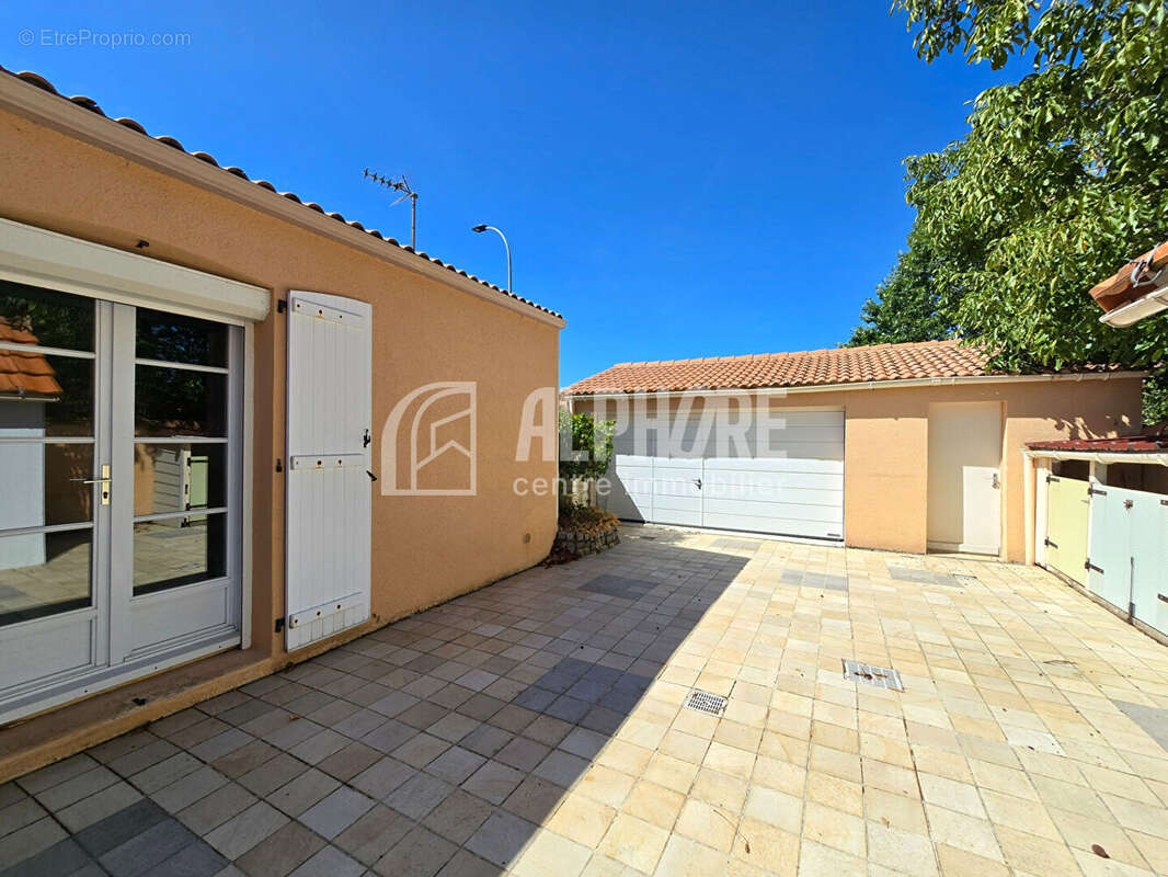 Maison plain-pied Bouguenais - Les Couëts 5 pièce(s) 87.5 m2 - photo 2
