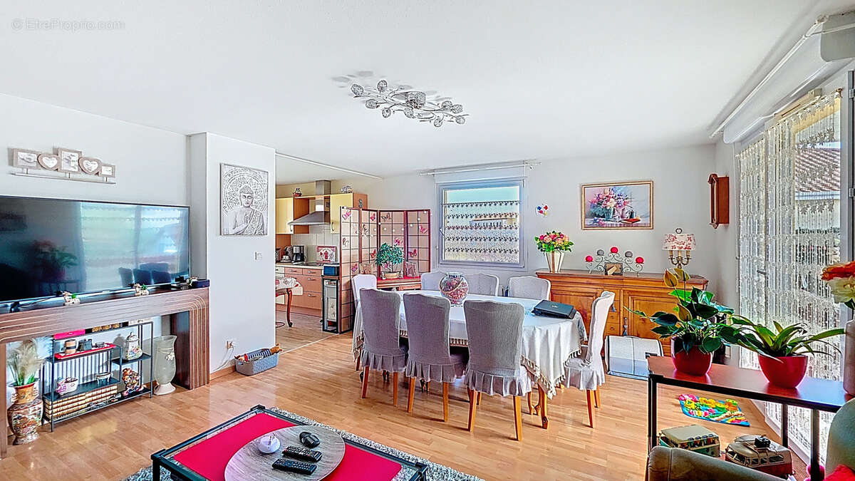Appartement à PERIGNAT-LES-SARLIEVE