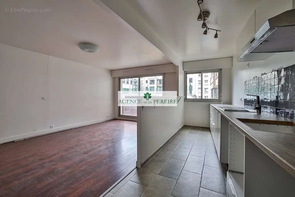 Appartement à PARIS-17E