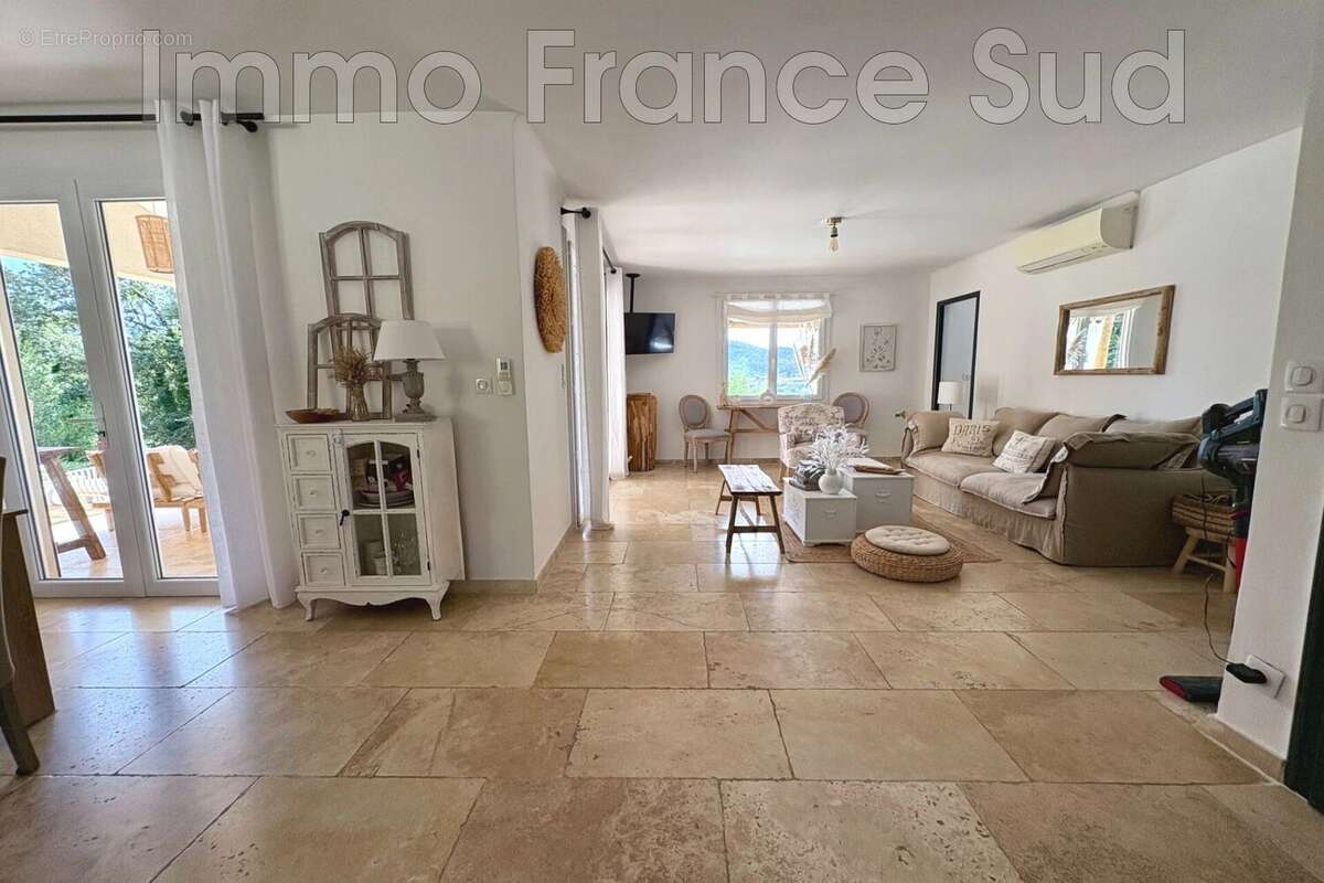 Maison à LA GARDE-FREINET