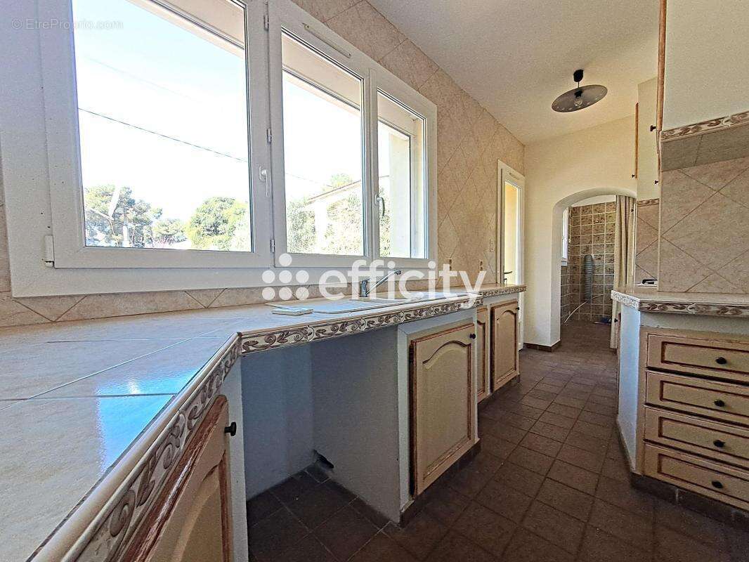 Maison 235 m² à Martigues  - photo 14