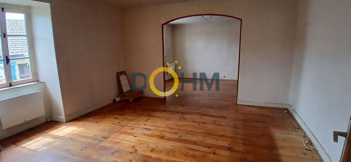A vendre ambert proche centre grande maison familiale avec cour et dependance - photo 10