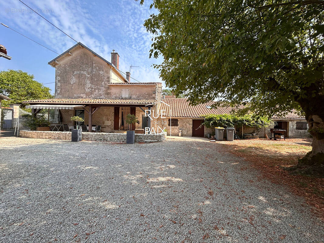 Maison à AZAY-LE-BRULE