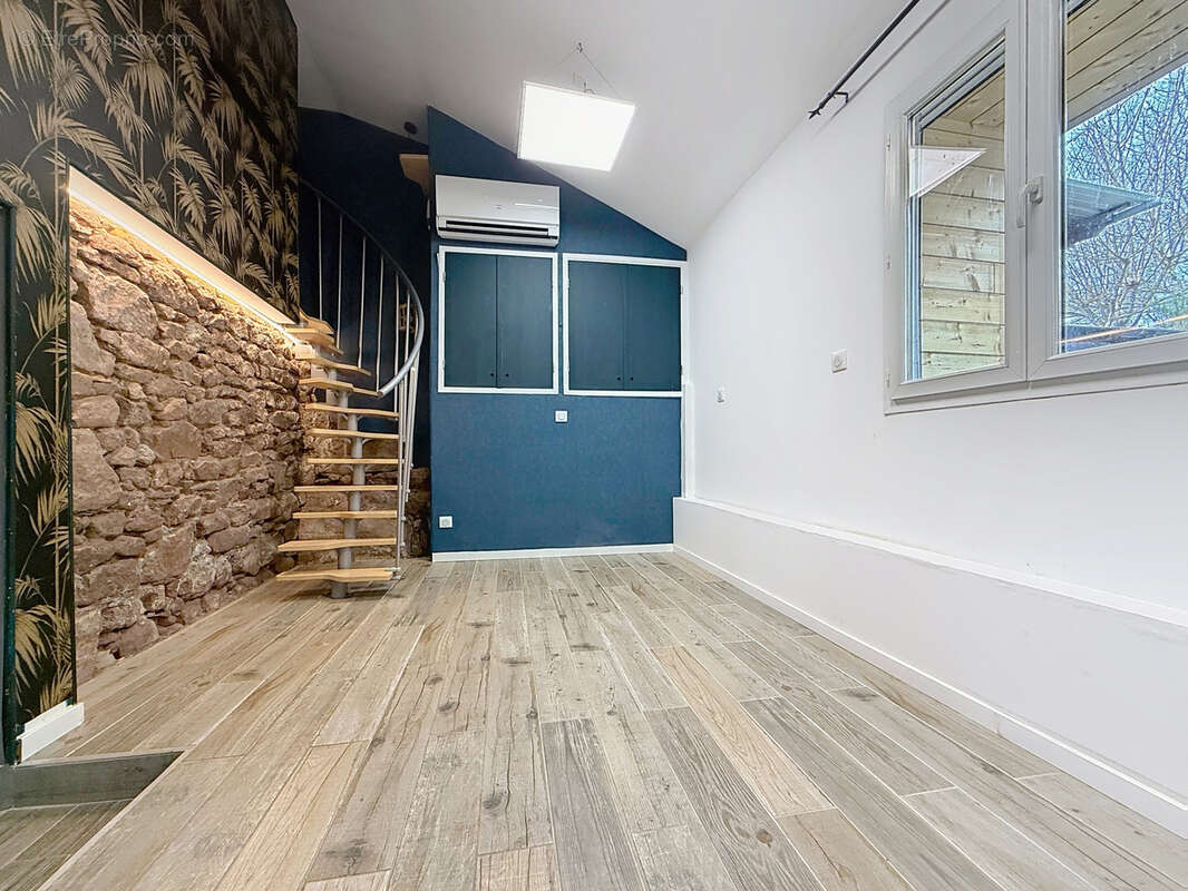 Maison à SAINT-BONNET-LA-RIVIERE