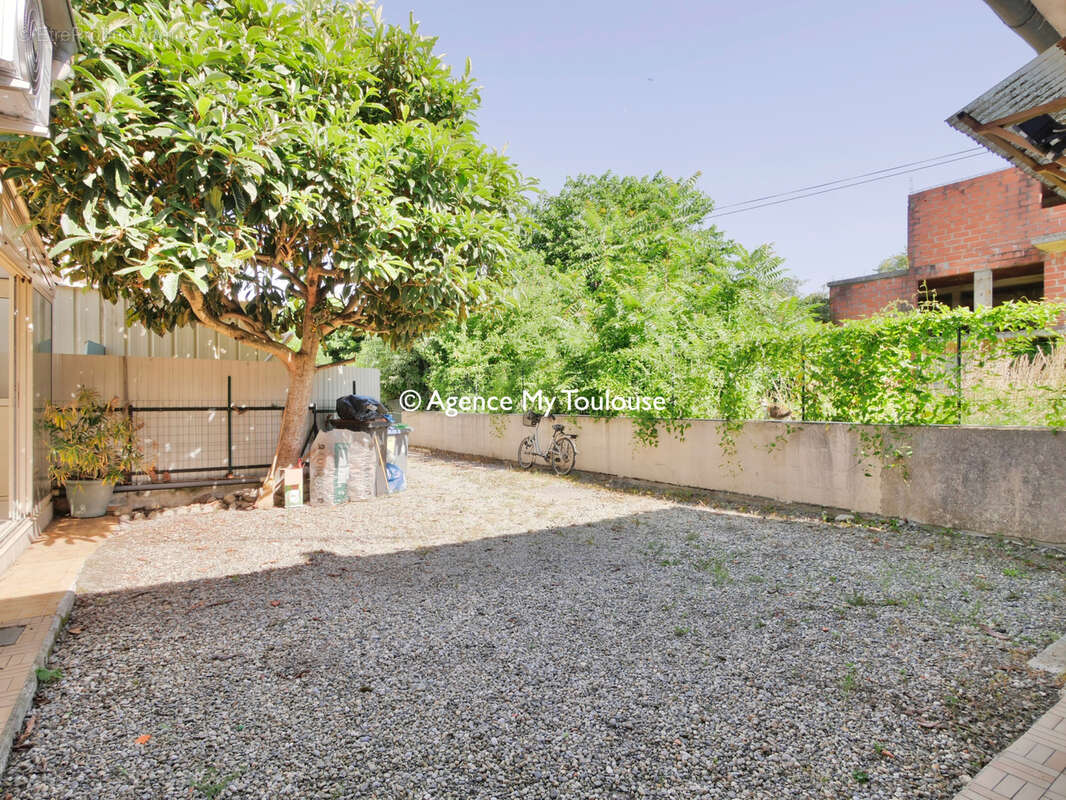 Toulouse, Fontaine Lestang, Maison T3 de plain pied avec garage et cours - photo 8