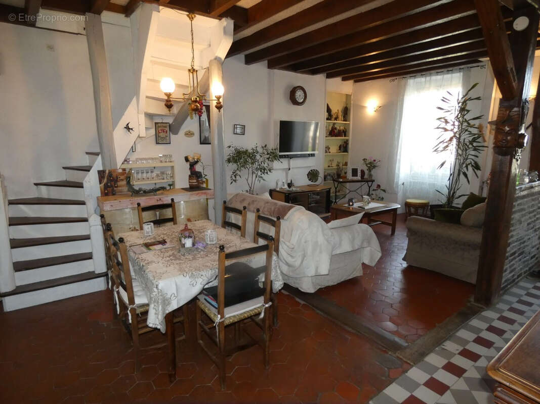 Charmoy : maison de 150 m2 avec terrasse et 4 chambres - photo 3
