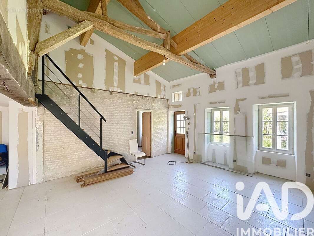 Maison 101 m² à Condeon  - photo 5