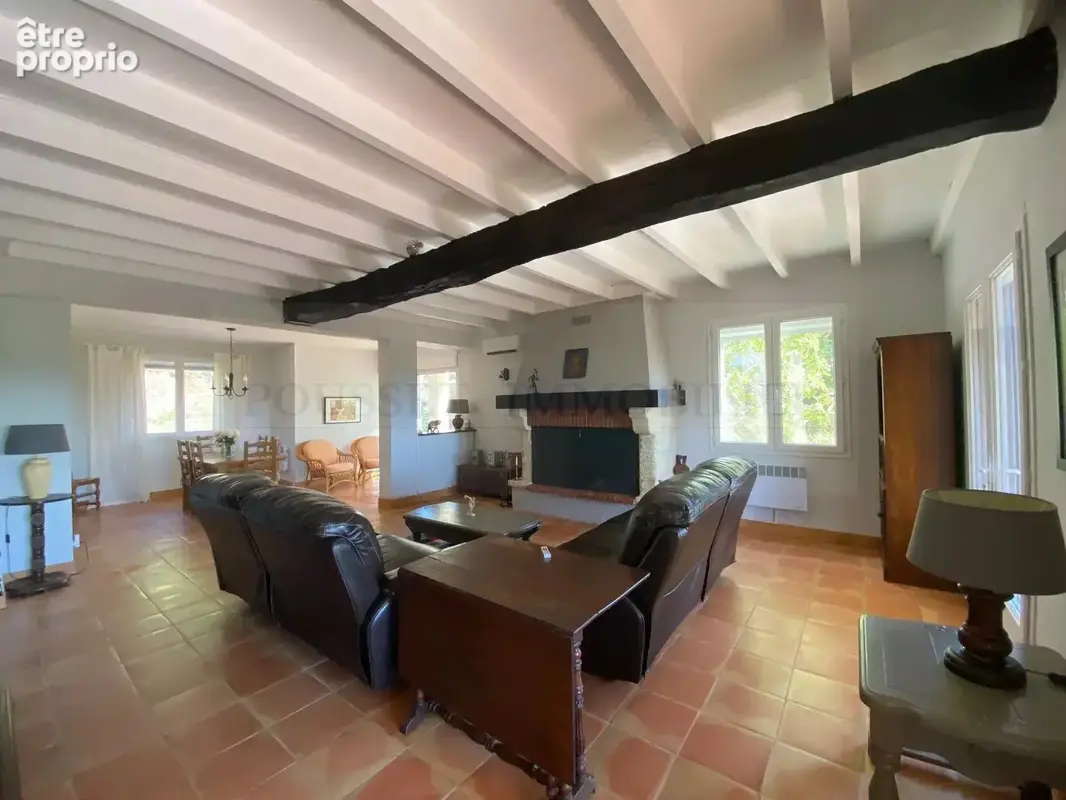 Jolie maison, de 182 m², en partie aménagée de plain-pied sur un terrain de 1ha 56a 32ca. Situation dominante avec vue imprenabl - photo 4