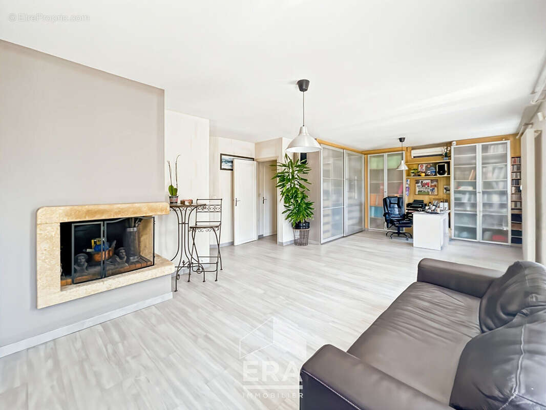 BLANQUEFORT Centre-ville - Maison de 115m² de plain-pied - Garage, jardin, calme - Proche TRAM E - photo 3