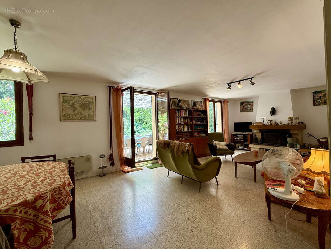 Dickjan POPPEMA de eXp France vous propose une belle villa dans un paradis - Maison à PIERREVERT