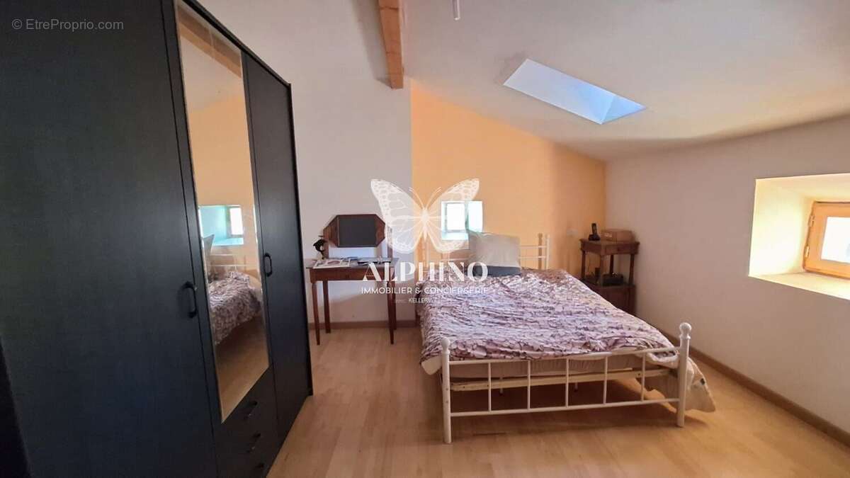 Maison à SAINT-MARTIAL-DE-VALETTE