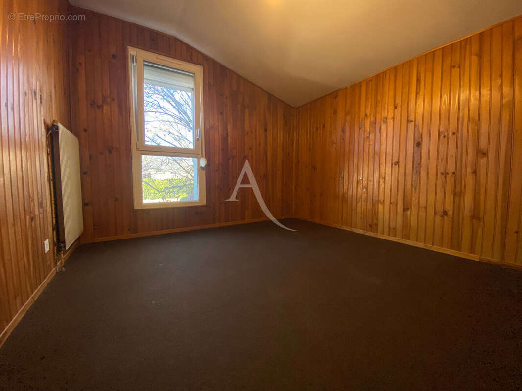 Maison à MONTREUIL-JUIGNE