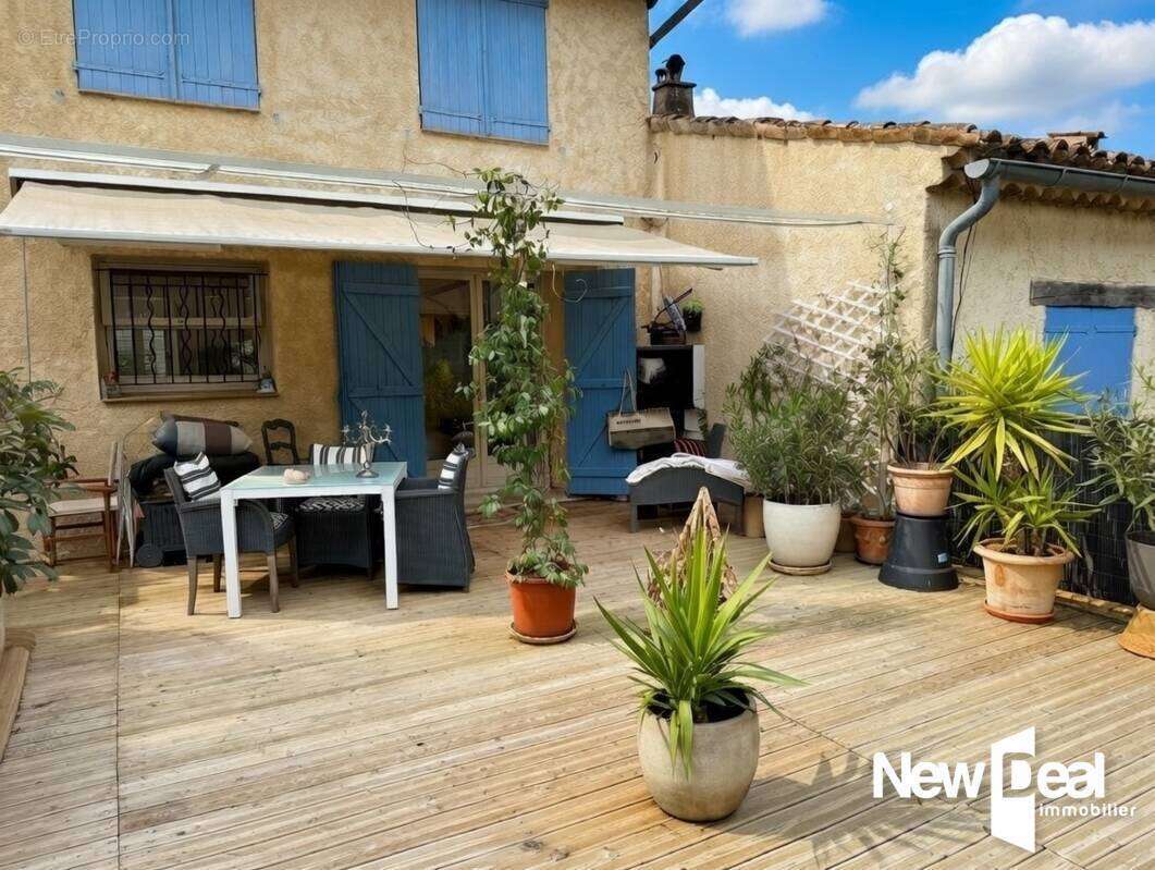 Appartement à TOURRETTES