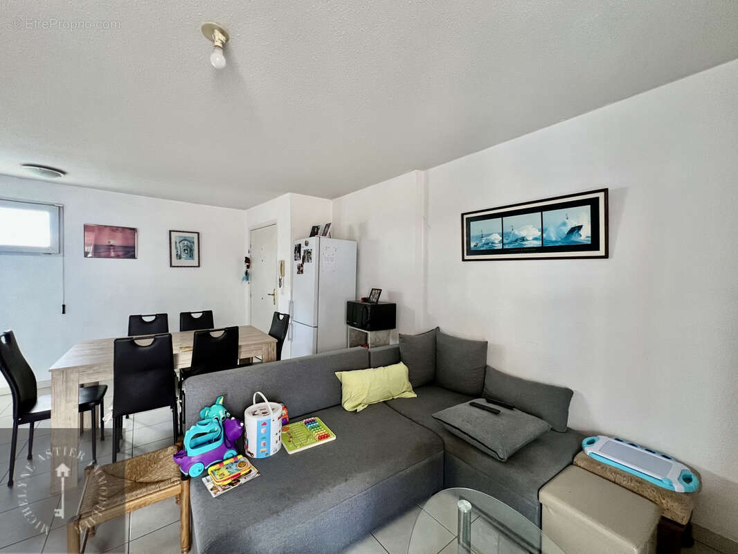 Appartement à SAINT-LAURENT-DU-VAR