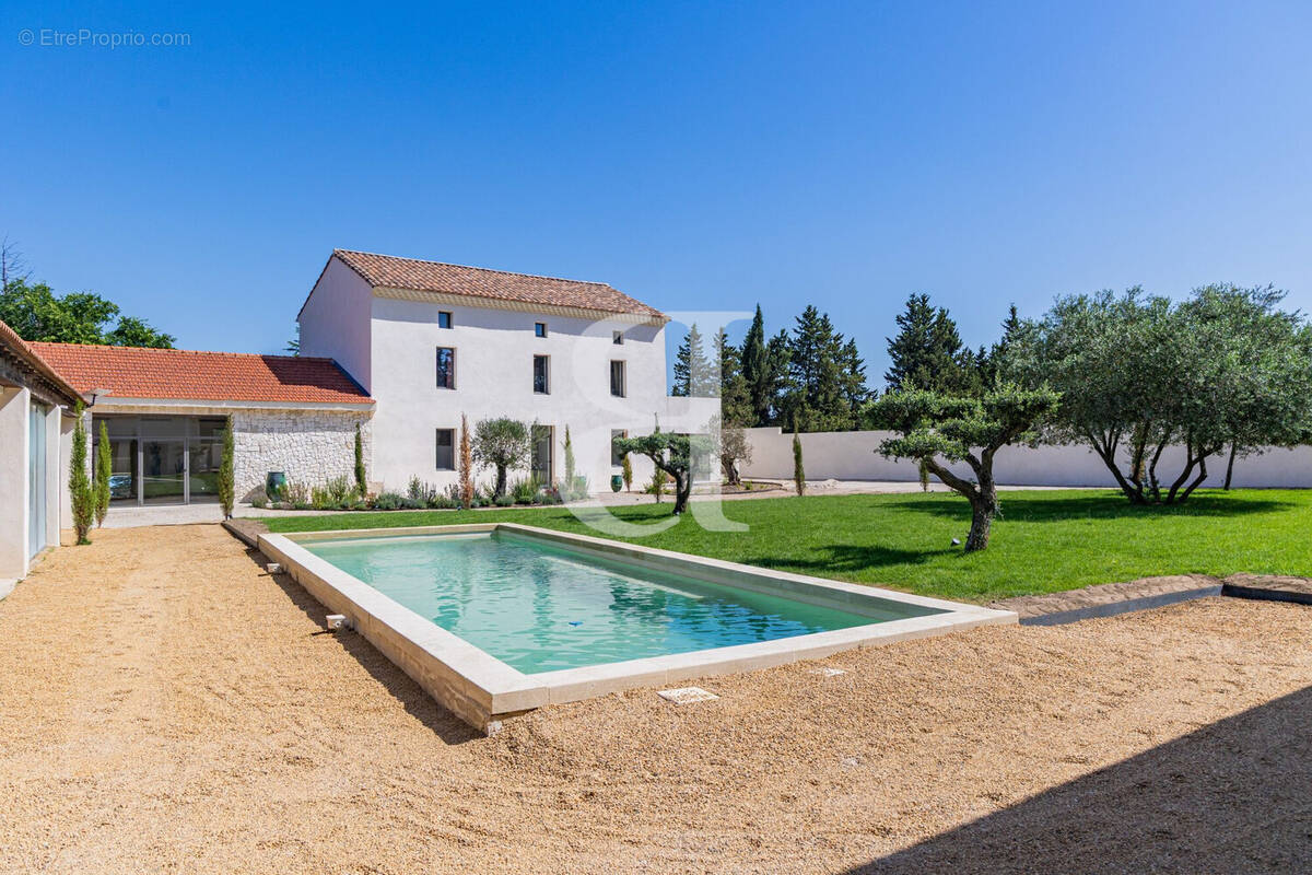 Maison à PERNES-LES-FONTAINES