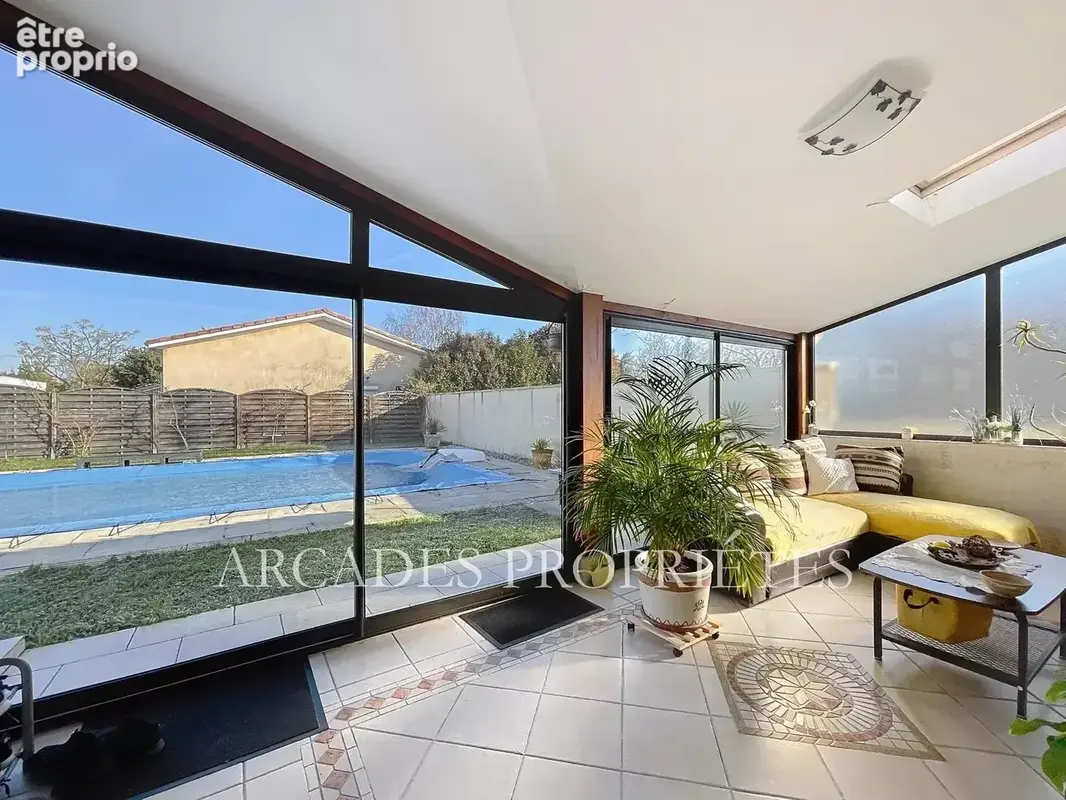 Élégante maison familiale avec piscine au cœur de bègle - photo 10