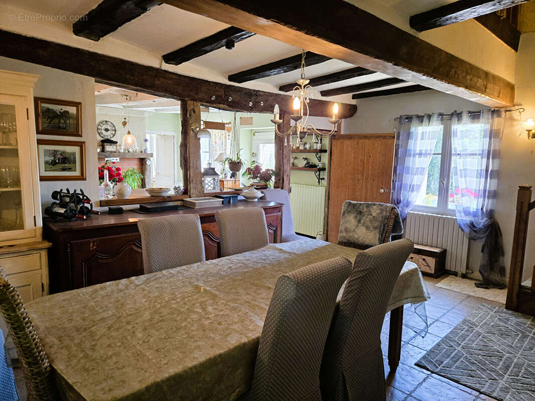 VIENNE : Ferme Rénovée de 5 Chambres avec Piscine, Installations Équestres & 4,32 ha près de Chauvigny - photo 4