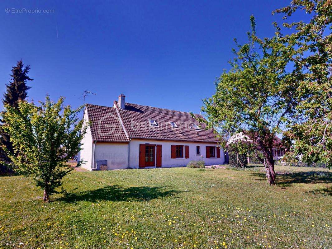 Maison à BELLEGARDE