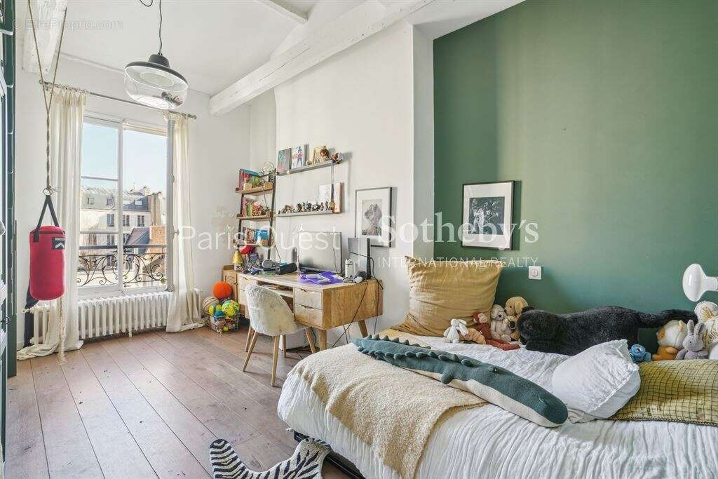 Appartement à NEUILLY-SUR-SEINE