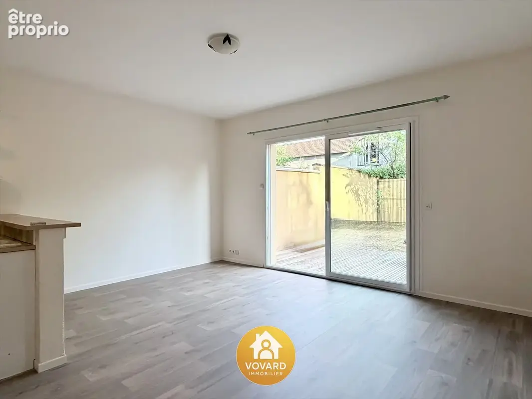 Appartement F3 en Rez de jardin - en plein centre ville - - photo 3