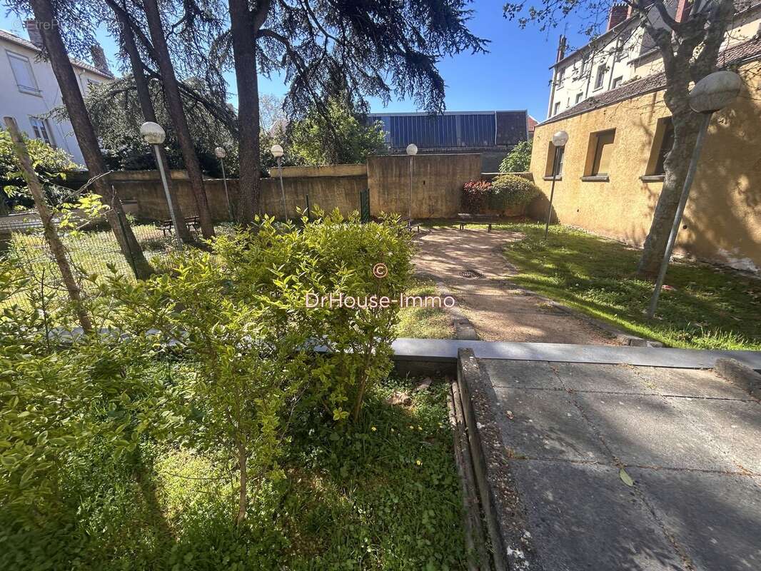 Appartement 64 m² à Saint-Fons  - photo 5