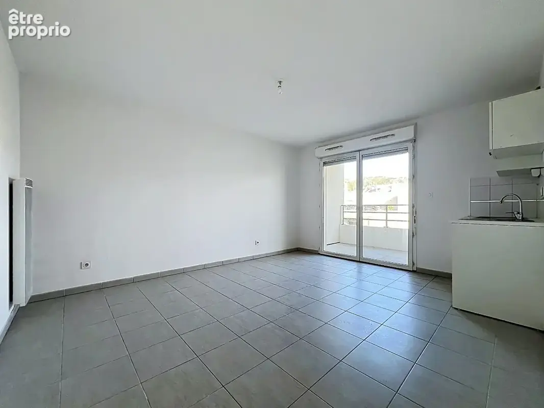 Dernier étage avec grande terrasse - Studio lumineux de 26,40 m² - Marseille 10e - photo 2