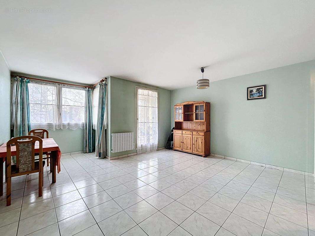 Appartement à MONTIGNY-LE-BRETONNEUX