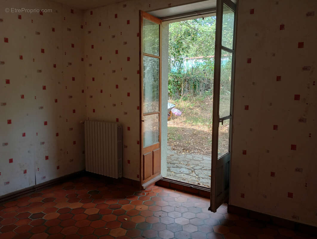 Maison à SAINT-HILAIRE-LE-CHATEAU