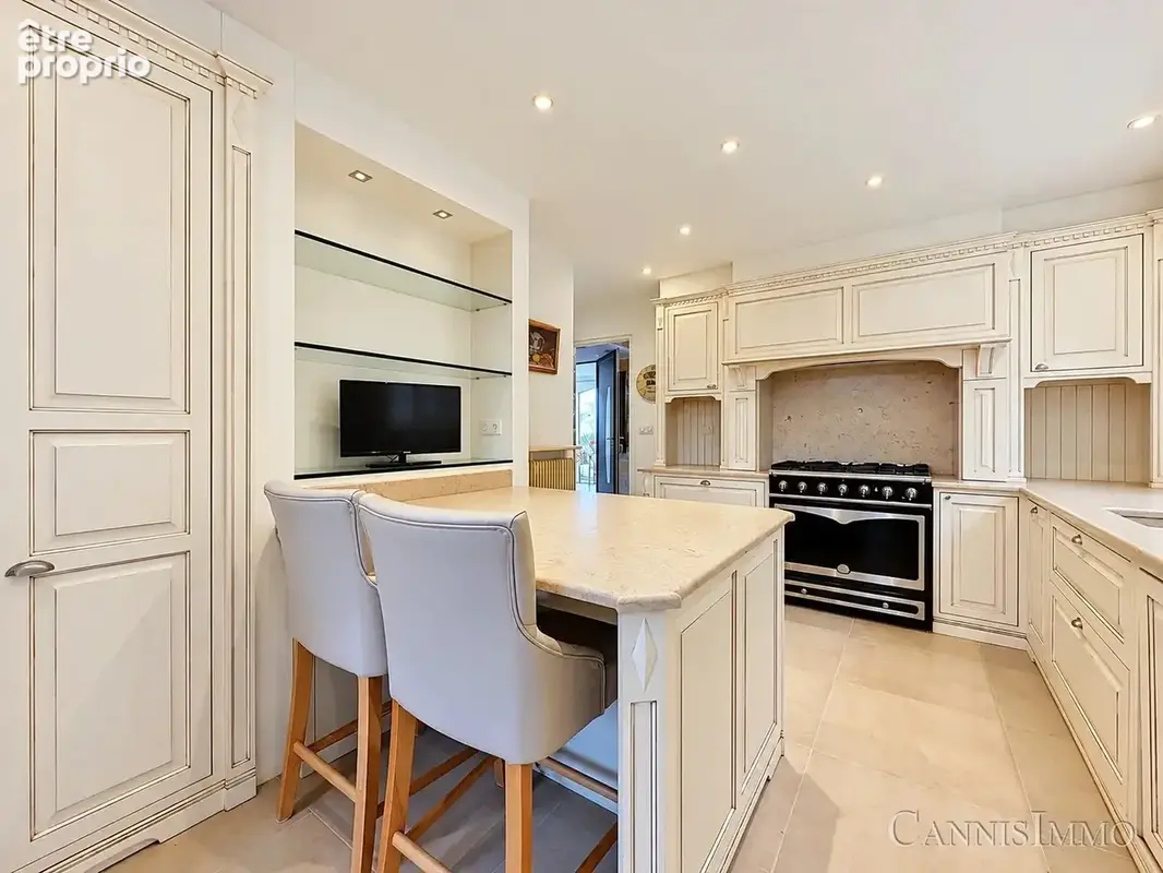 Mandelieu-la-napoule – minelle  villa de 326 m² avec piscine - photo 8