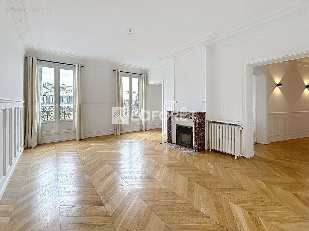 Appartement à PARIS-8E