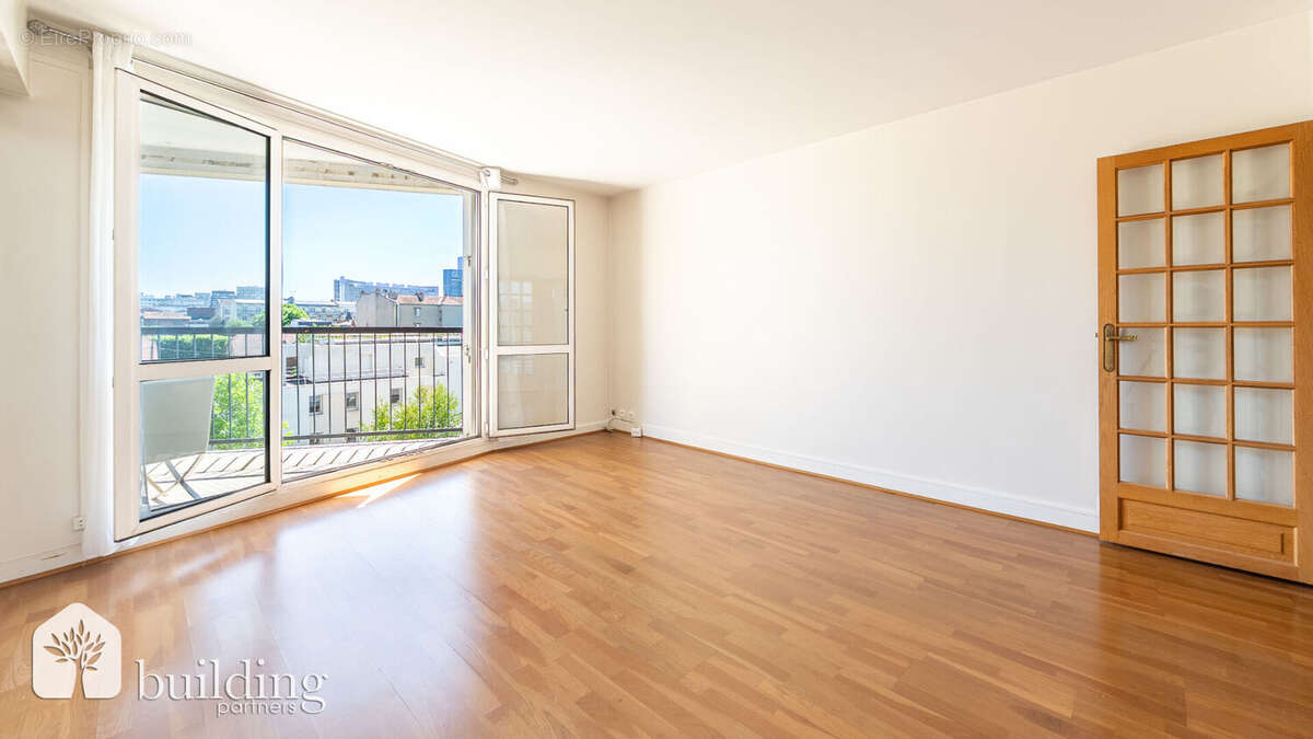 Appartement à COURBEVOIE