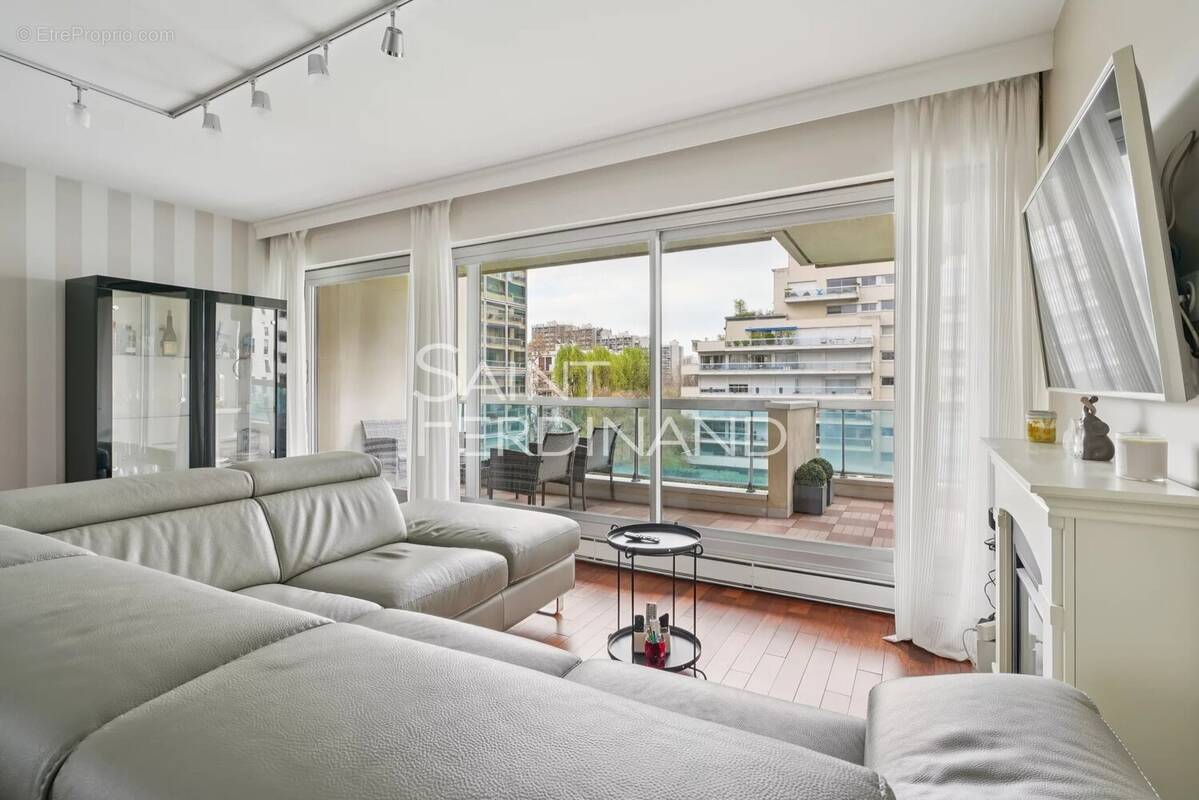 Appartement à NEUILLY-SUR-SEINE